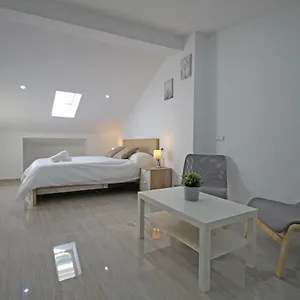  Apartment Esparteros 6, Estudios