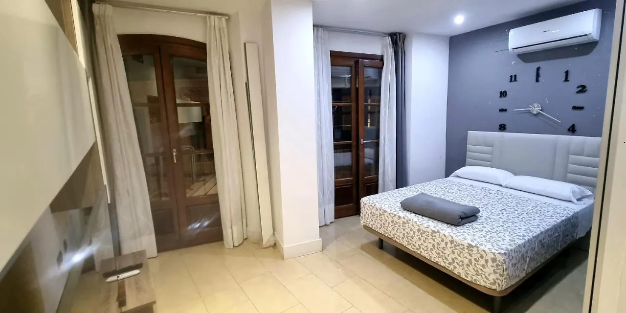 Apartamentos Salamanca Малага Апартаменты