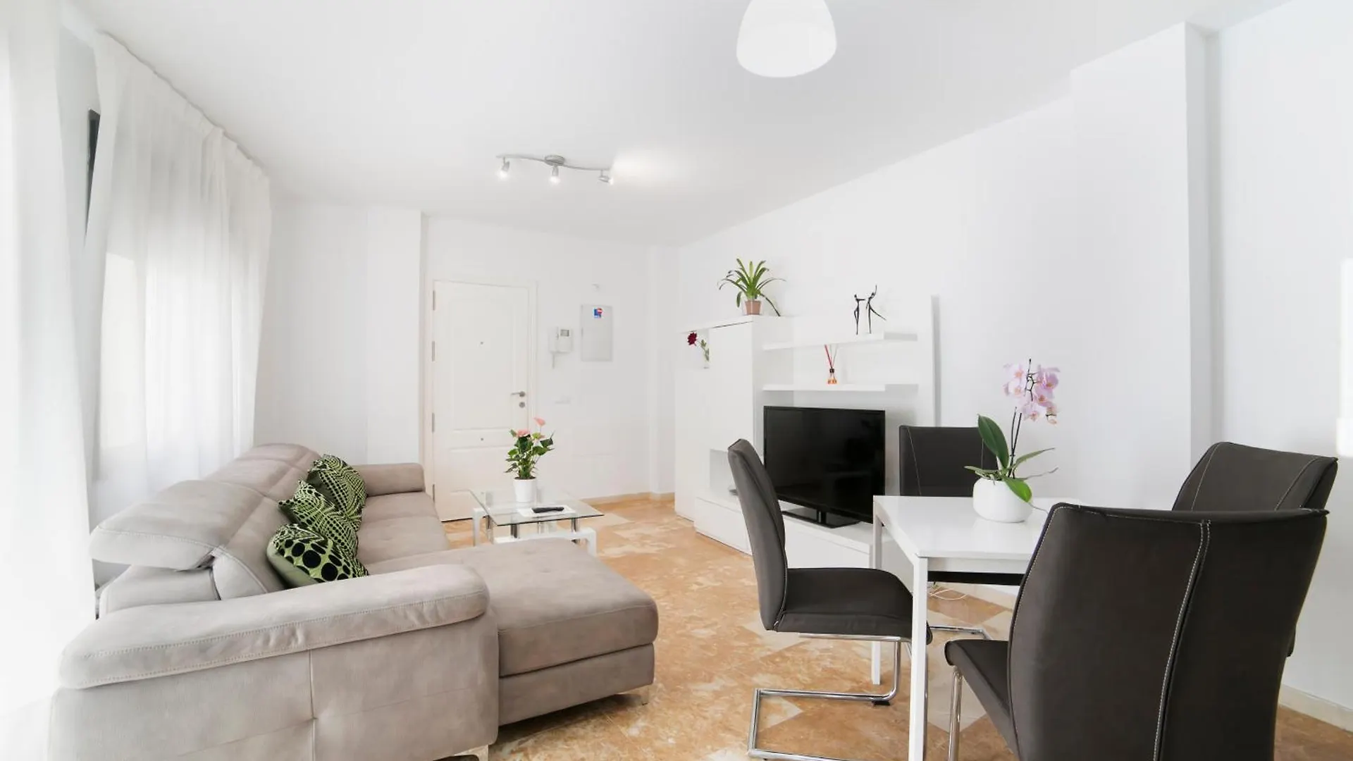 Apartamentos Salamanca Малага