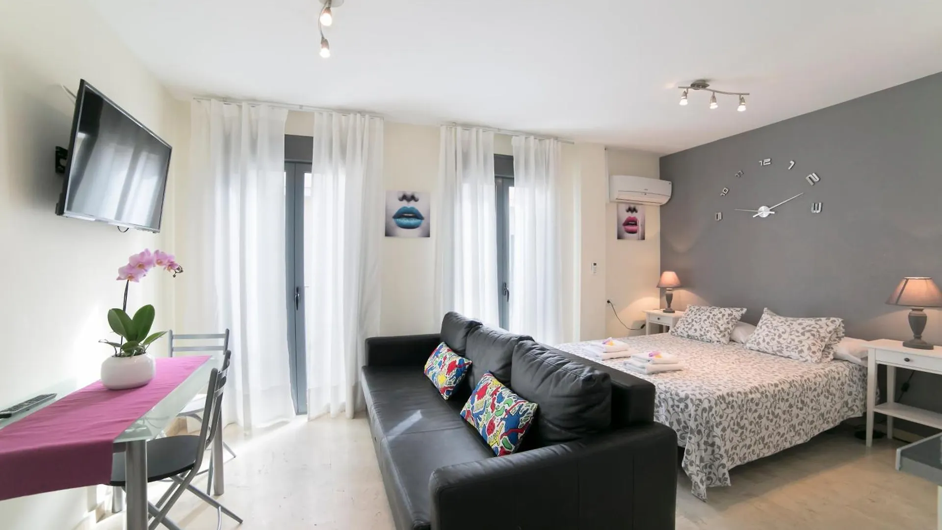 Apartamentos Salamanca Малага 0*,